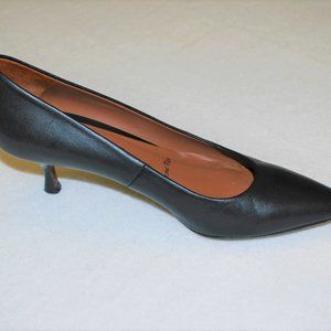 Donald Pliner Black Leather Pump